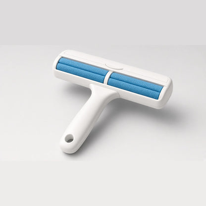 PetFur Pro™ pet hair roller: white body with blue rollers
